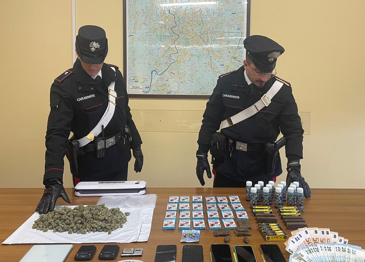 Quarticciolo, la guerra della droga: preso pusher, i clienti si mettono in fila