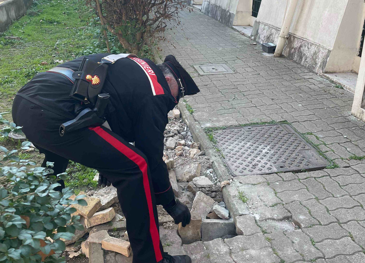 Quarticciolo, la guerra della droga: preso pusher, i clienti si mettono in fila