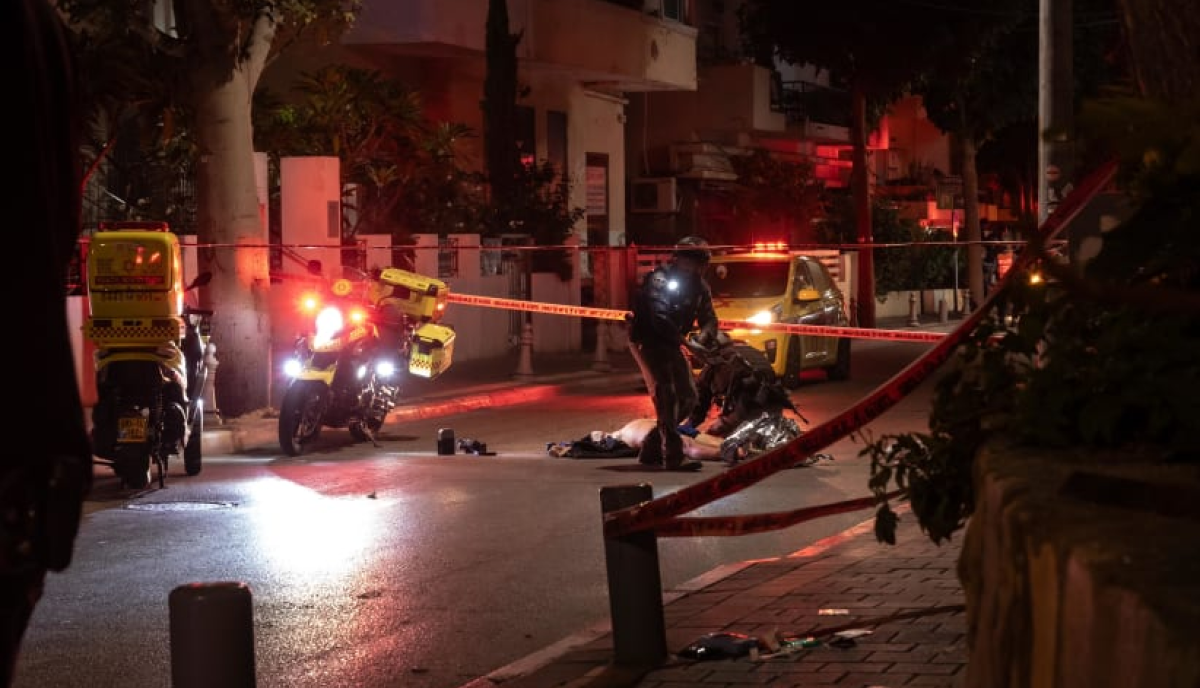 Israele, attentato con coltello a Tel Aviv: 4 feriti. Idf: “Colpiti oltre 10 terroristi in Cisgiordania” Israele, attentato con coltello a Tel Aviv: 4 feriti. Idf: “Colpiti oltre 10 terroristi in Cisgiordania”