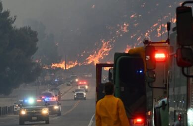 Los Angeles brucia ancora, nuovo incendio a nord della città: 31mila evacuati