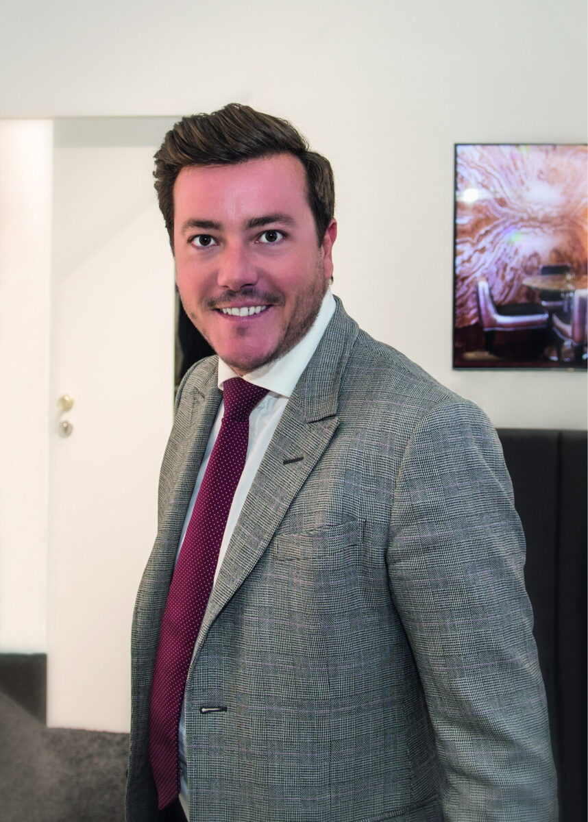 Chi è René Benko, il magnate arrestato in Austria al centro del mega-crac immobiliare Signa 