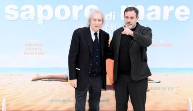 Paolo Ruffini star a Sapore di Mare: “Tempi belli. Oggi? L’IA è una chimera. Dio sostituito da un algoritmo” – L’intervista