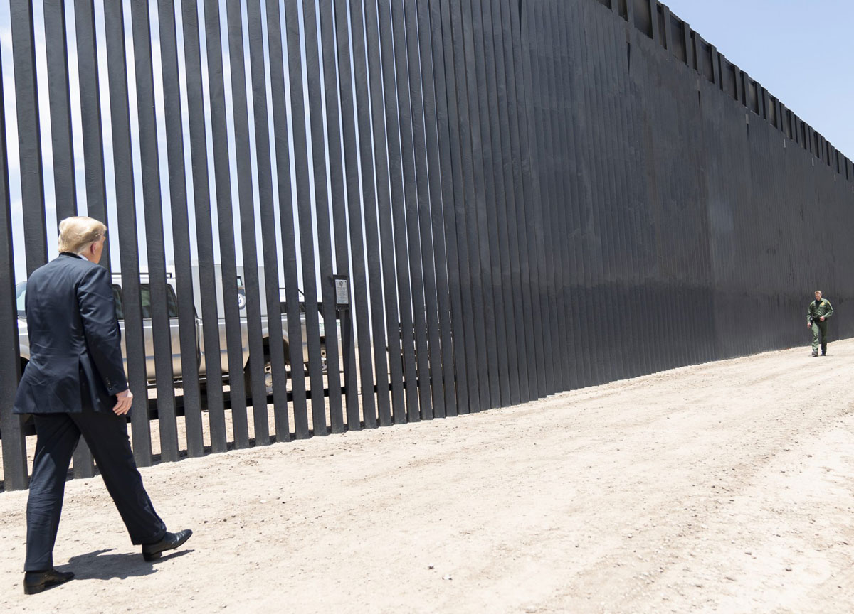 Trump: “Dazi all’Italia? Vediamo, Meloni mi piace molto”. La Casa Bianca posta la foto dei migranti espulsi in catene Trump: “Dazi all’Italia? Vediamo, Meloni mi piace molto”. La Casa Bianca posta la foto dei migranti espulsi in catene