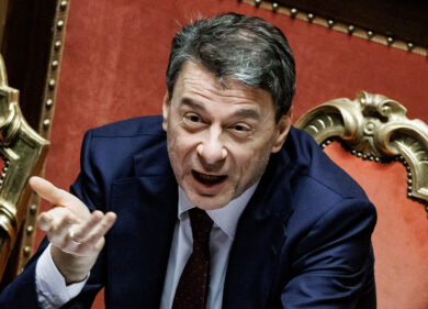 Reddito cittadinanza e sussidi, Giorgetti: “Fatto antidoping all’economia”