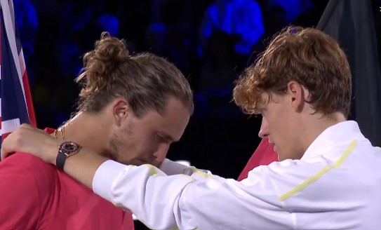 Australian Open, Sinner si porta a casa un altro slam e consola l’avversario (appena battuto) Zverev. VIDEO Australian Open, Sinner si porta a casa un altro slam e consola l’avversario (appena battuto) Zverev. VIDEO