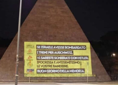 Shoah e Memoria, cartelli antisemiti su Piramide e palazzo Fao Roma