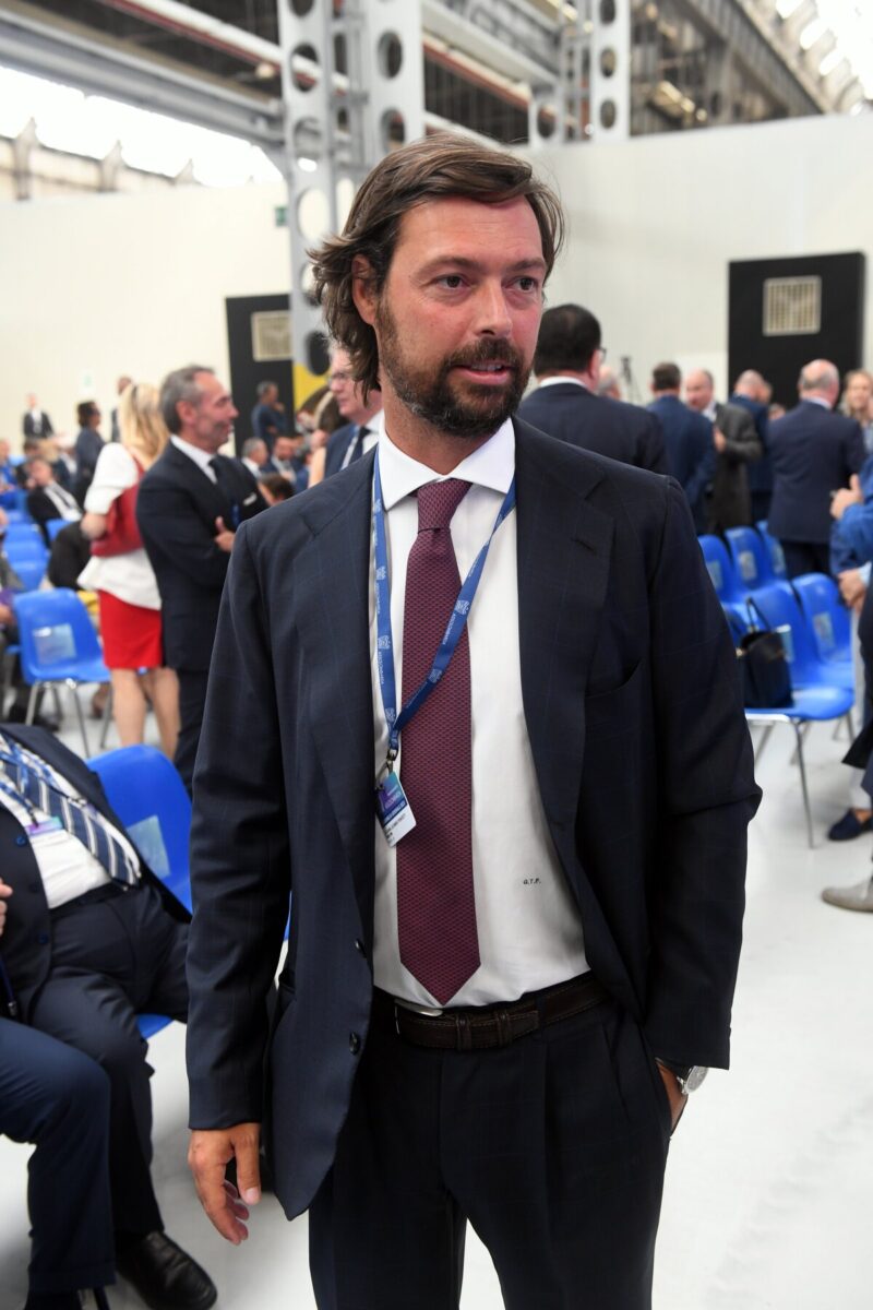 Erede della dinastia Pirelli e tra i manager più pagati d’Italia: chi è Giovanni Tronchetti Provera, il nuovo amore di Chiara Ferragni Erede della dinastia Pirelli e tra i manager più pagati d’Italia: chi è Giovanni Tronchetti Provera, il nuovo amore di Chiara Ferragni