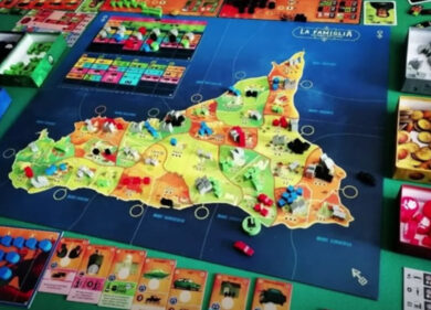 Il Risiko con i boss mafiosi che si sparano, il gioco del momento ferisce i siciliani