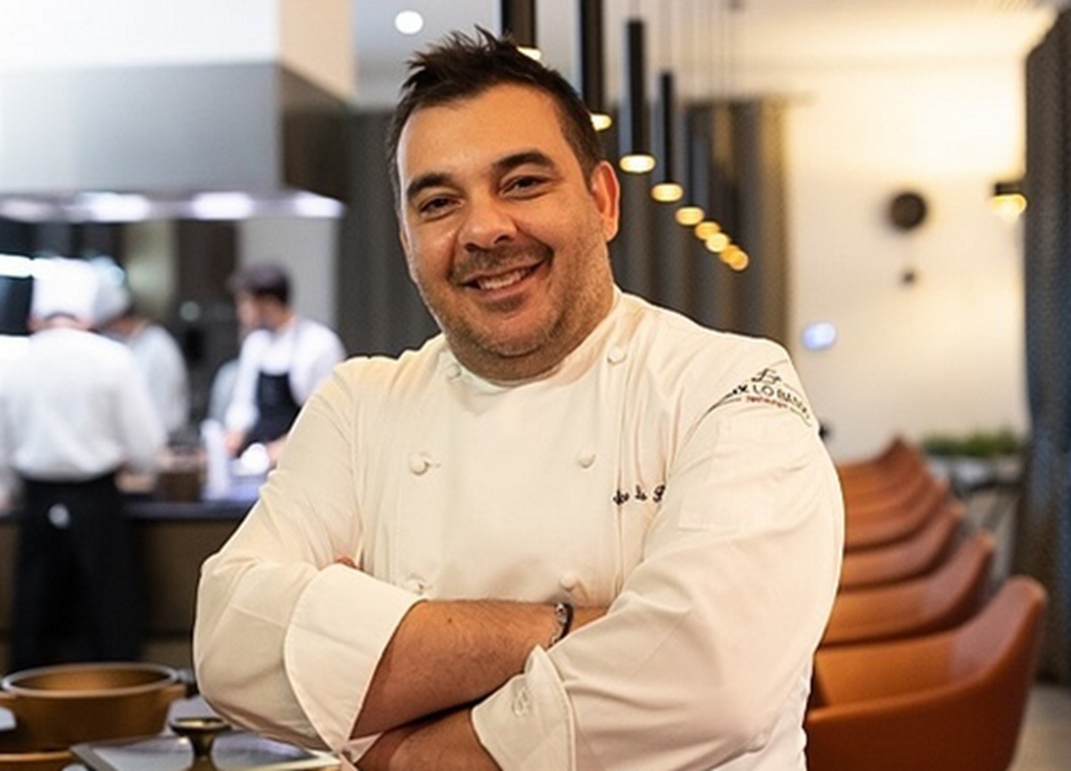 Lo chef stellato Felice Lo Basso lascia Milano: “Città finta, non c’è futuro per la ristorazione” Lo chef stellato Felice Lo Basso lascia Milano: “Città finta, non c’è futuro per la ristorazione”