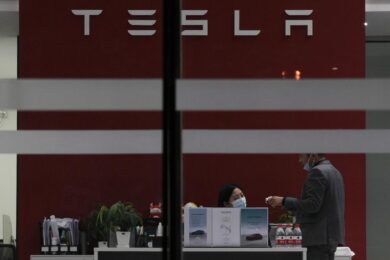 Tesla e Bmw si uniscono alla Cina, maxi-ricorso alla Corte Ue contro i super-dazi sulle auto elettriche