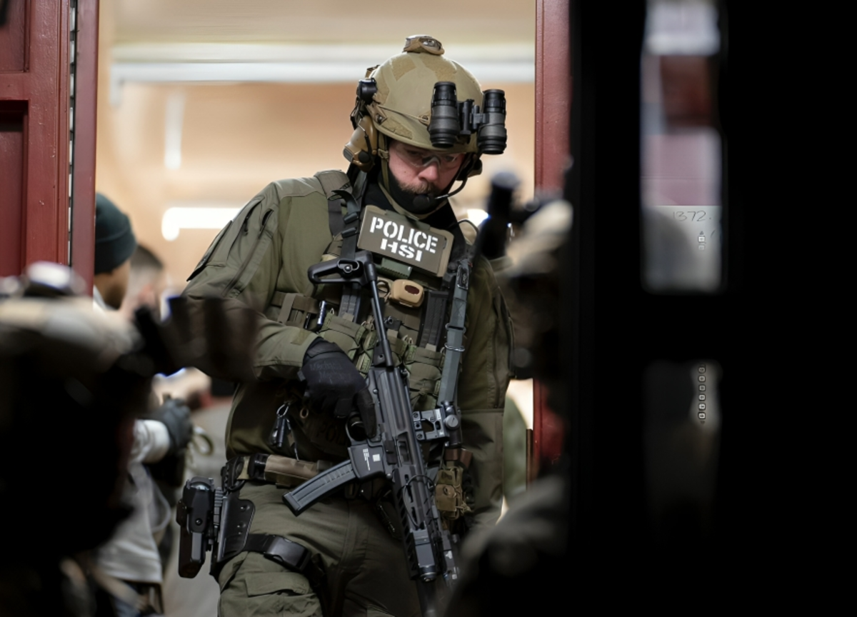 Migranti, la stretta di Trump colpisce New York: via alle retate contro gli irregolari. VIDEO