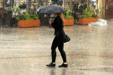 Meteo, il maltempo rovina i piani degli italiani: pioggia e vento forte senza sosta