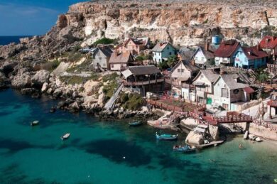 Malta, 18enne si butta dal balcone di un hotel: “Stavo scappando dal fidanzato”. Si indaga per violenza domestica