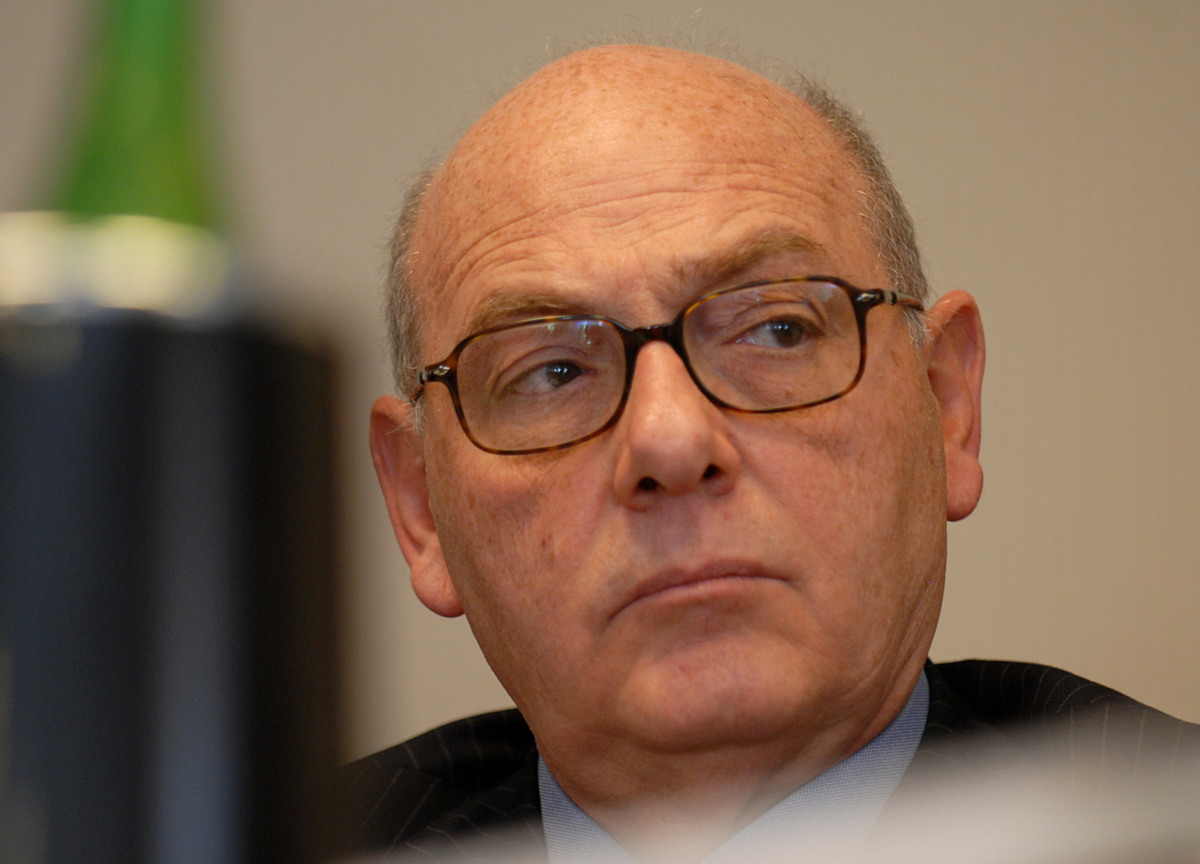 Chi è l’avvocato che ha denunciato mezzo governo. Li Gotti, l’ex missino ora vicino al Pd Chi è l’avvocato che ha denunciato mezzo governo. Li Gotti, l’ex missino ora vicino al Pd