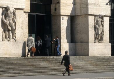 Borsa, Europa incerta. Piazza Affari positiva: Mps rimbalza e sale sopra il 2%