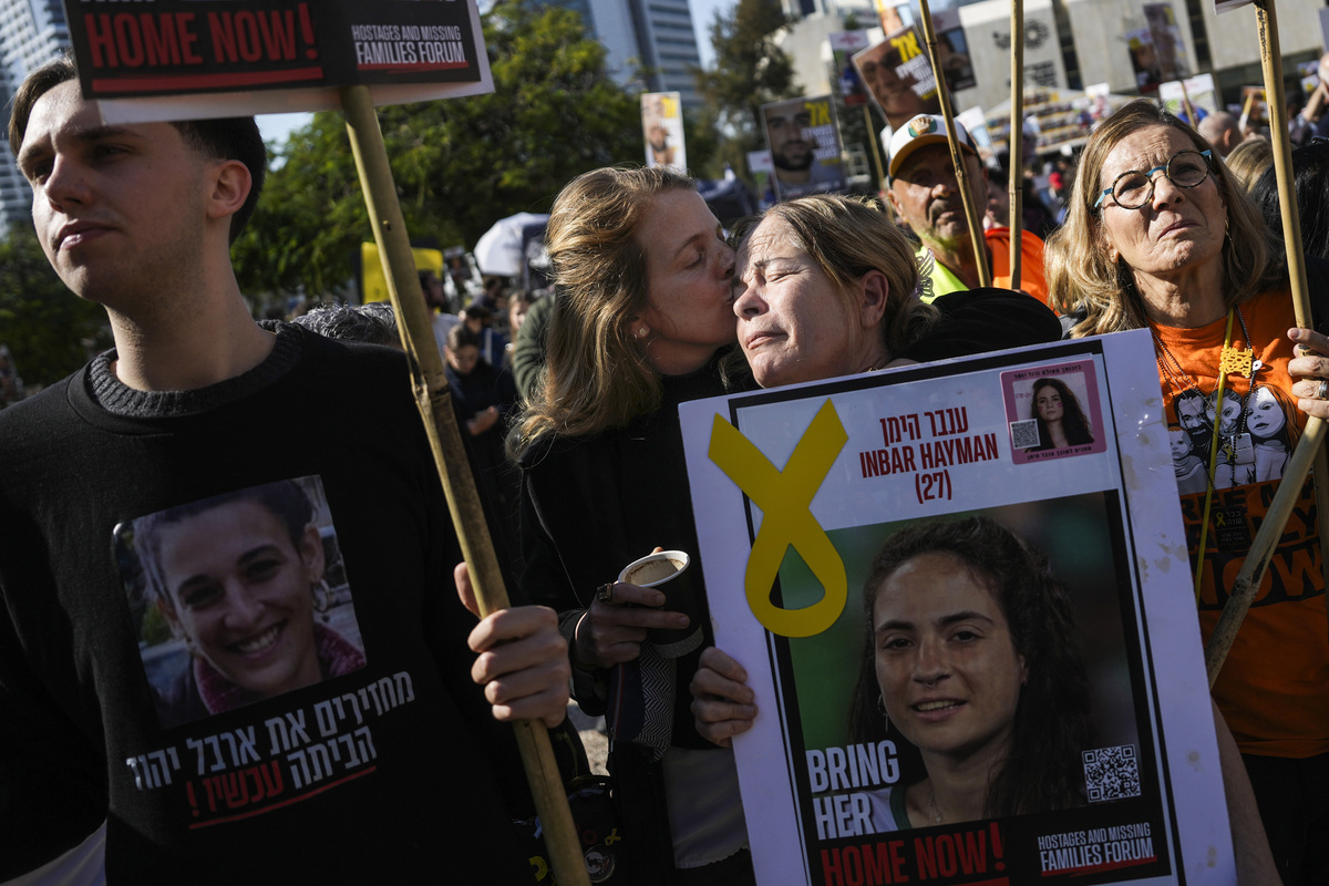 Ostaggi schiacciati dalla folla, furia di Israele: poi torna la calma. Rilasciati 110 prigionieri palestinesi
