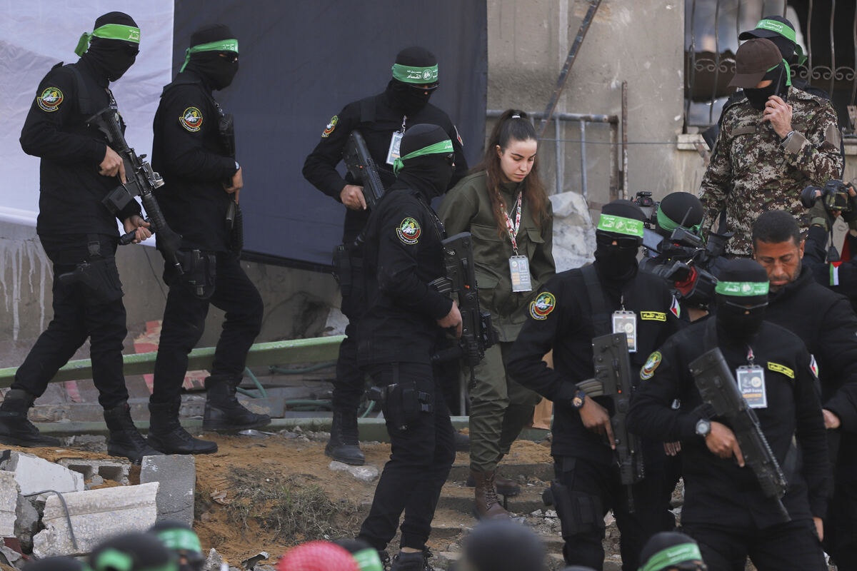 Ostaggi schiacciati dalla folla, furia di Israele: poi torna la calma. Rilasciati 110 prigionieri palestinesi
