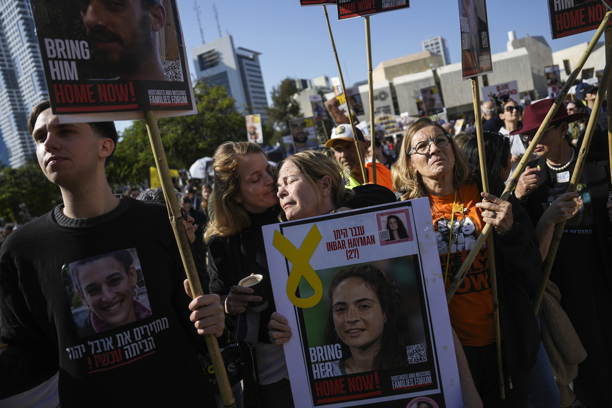 Ostaggi schiacciati dalla folla, furia di Israele: poi torna la calma. Rilasciati 110 prigionieri palestinesi