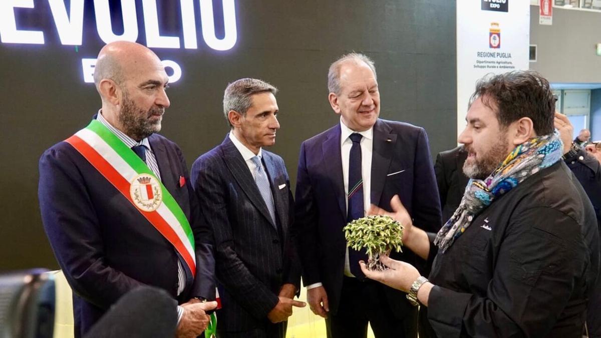 Evolio Expo, taglio del nastro col sottosegretario all’Agricoltura Patrizio La Pietra