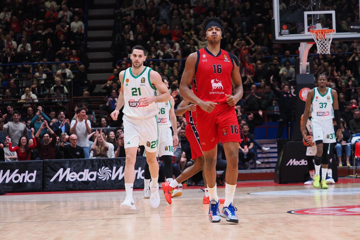 LeDay, un marziano al Forum: Olimpia Milano leggendaria, Panathinaikos in ginocchio. Messina: “Cuore e qualità” LeDay, un marziano al Forum: Olimpia Milano leggendaria, Panathinaikos in ginocchio. Messina: “Cuore e qualità”
