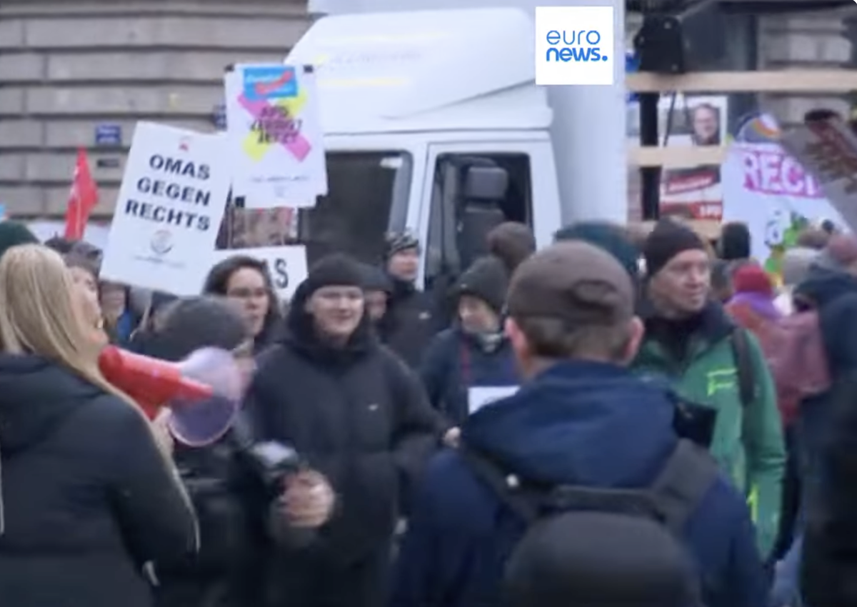 Berlino in protesta, 160mila in piazza contro l’asse Cdu-AfD in vista del voto. FOTO Berlino in protesta, 160mila in piazza contro l’asse Cdu-AfD in vista del voto. FOTO