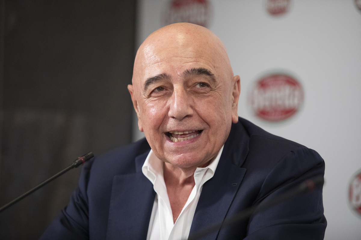 Galliani senza freni: “Mi sono rotto la testa in taxi per un gol del Milan”. La storia Galliani senza freni: “Mi sono rotto la testa in taxi per un gol del Milan”. La storia