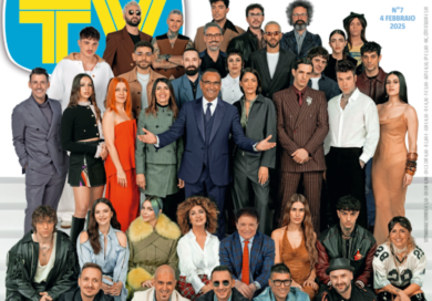 Sanremo 2025, la foto dei big fa discutere: Achille Lauro vicino a Fedez (al posto di Emis Killa) e Clara con troppe dita