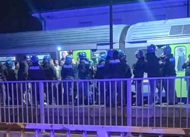 Assalto al treno dopo Udinese-Venezia: Daspo per 5 anni a 8 ultras