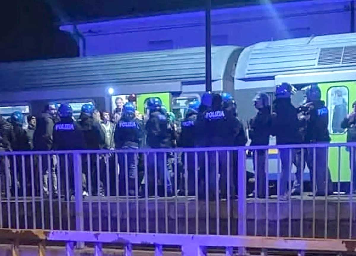 Assalto al treno dopo Udinese-Venezia: Daspo per 5 anni a 8 ultras Assalto al treno dopo Udinese-Venezia: Daspo per 5 anni a 8 ultras