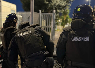 Sparatoria alla periferia di Napoli: due morti, ipotesi di agguato camorristico