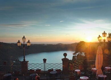 San Valentino, notte da sogno a Nemi: 400 candele per gli innamorati