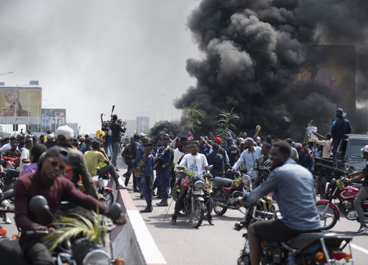 Guerra in Congo, tregua violata: nuova offensiva dei filo-ruandesi. “Detenute stuprate e bruciate vive” Guerra in Congo, tregua violata: nuova offensiva dei filo-ruandesi. “Detenute stuprate e bruciate vive”
