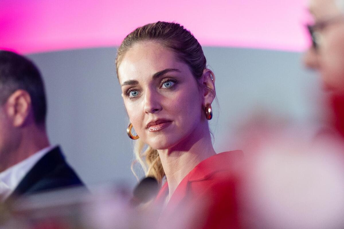 Angelica Montini scappa negli Usa, Fedez a Sanremo, la foto a tre con Ferragni e… Il gossip impazza Angelica Montini scappa negli Usa, Fedez a Sanremo, la foto a tre con Ferragni e… Il gossip impazza