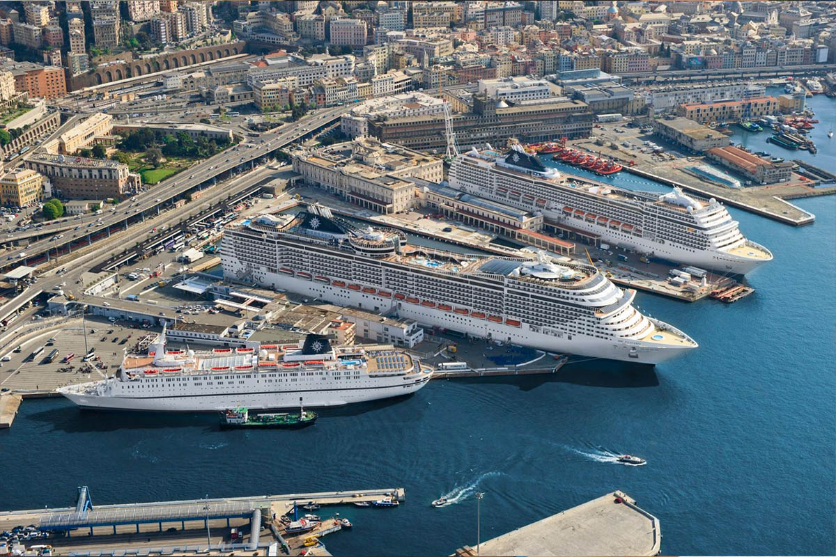 Incidenti sul lavoro, strage senza fine: morto un operaio al porto di Genova Incidenti sul lavoro, strage senza fine: morto un operaio al porto di Genova
