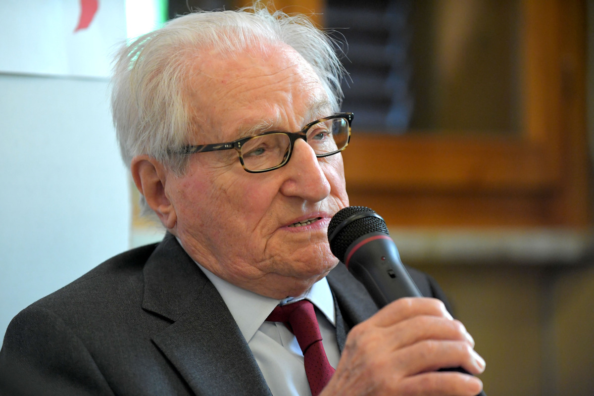 Addio al partigiano Aldo Tortorella, ultimo dei comunisti pacifisti. Il ritratto Addio al partigiano Aldo Tortorella, ultimo dei comunisti pacifisti. Il ritratto