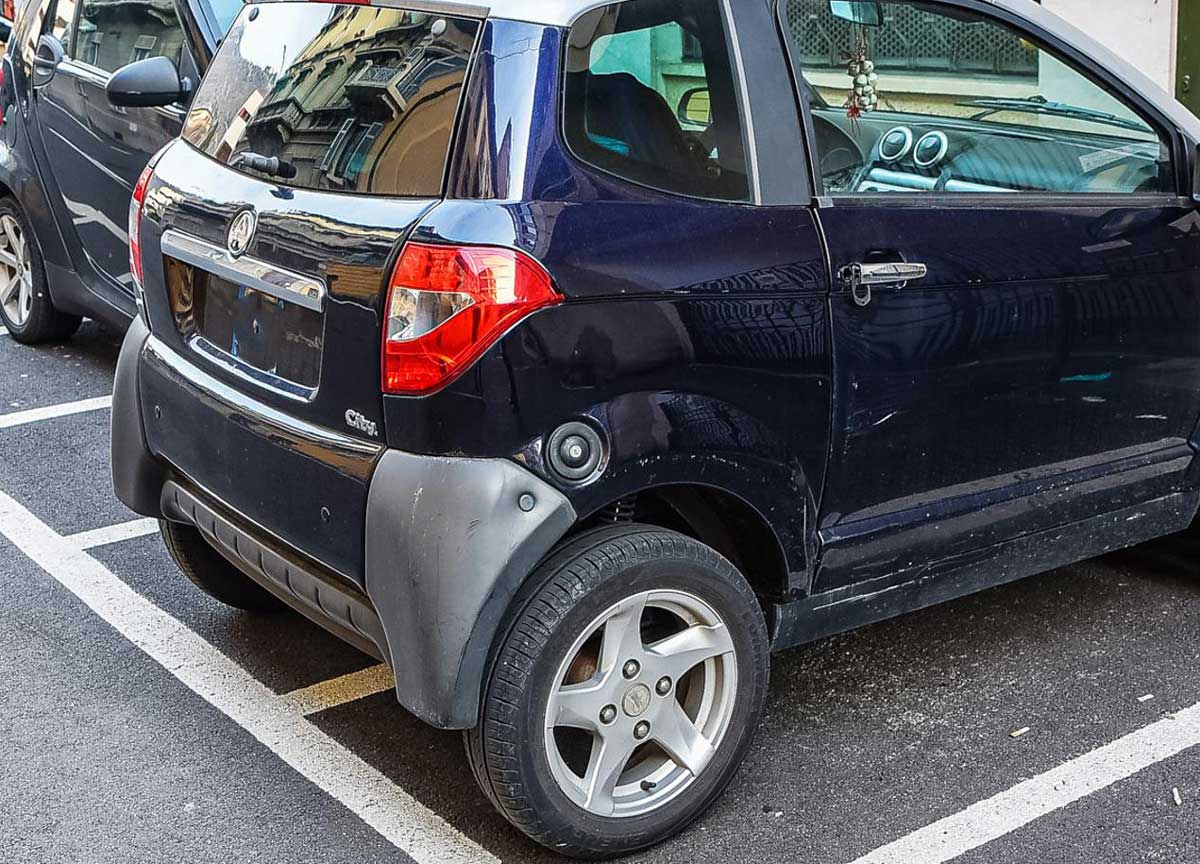 Roma, lei lo lascia lui la rapisce e fugge in minicar. Hanno 18 e 21 anni Roma, lei lo lascia lui la rapisce e fugge in minicar. Hanno 18 e 21 anni