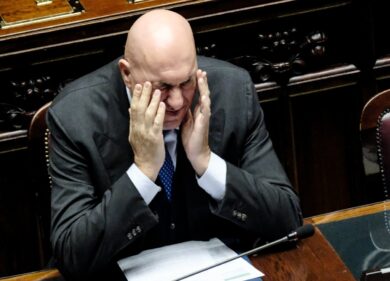 Truffa delle telefonate a nome di Crosetto: contattati anche Armani e Bertelli