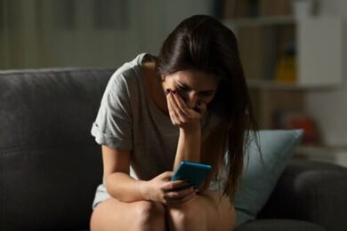 Roma, pubblica video intimi con la ex: ai domiciliari per violenza e revenge porn