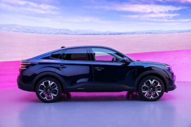 Nuove Citroën C4 e C4 X: design rinnovato, tecnologia avanzata e motorizzazioni elettrificate