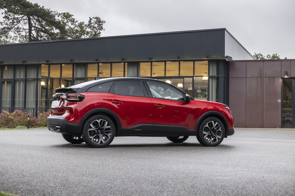 Nuove Citroën C4 e C4 X: design rinnovato, tecnologia avanzata e motorizzazioni elettrificate Nuove Citroën C4 e C4 X: design rinnovato, tecnologia avanzata e motorizzazioni elettrificate