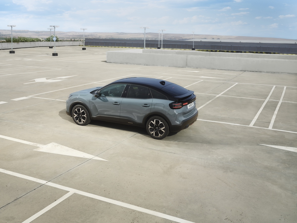 Nuove Citroën C4 e C4 X: design rinnovato, tecnologia avanzata e motorizzazioni elettrificate Nuove Citroën C4 e C4 X: design rinnovato, tecnologia avanzata e motorizzazioni elettrificate