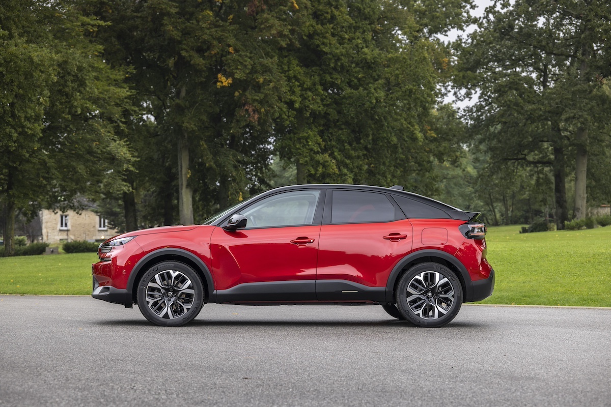 Nuove Citroën C4 e C4 X: design rinnovato, tecnologia avanzata e motorizzazioni elettrificate Nuove Citroën C4 e C4 X: design rinnovato, tecnologia avanzata e motorizzazioni elettrificate