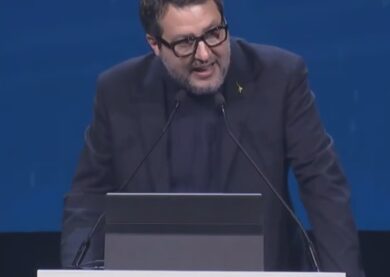 Salvini show alla kermesse dei Patrioti, il discorso in spagnolo: “Bye bye Pedro e Open Arms, viva la libertad”- VIDEO