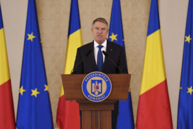 Romania, il presidente Klaus Iohannis si dimette in vista dell’impeachment