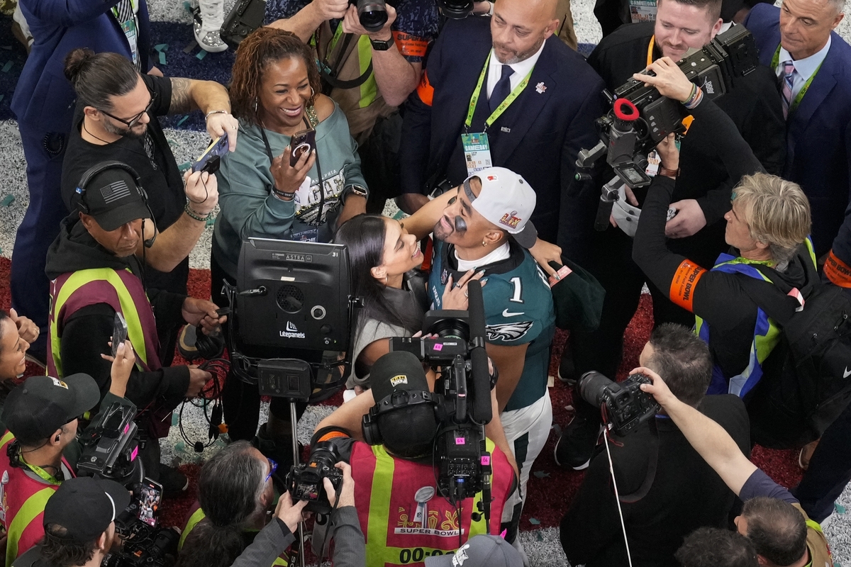 Super Bowl, trionfa Philadelphia contro i Chiefs di Trump. Pronostici ribaltati, sfuma il tris Super Bowl, trionfa Philadelphia contro i Chiefs di Trump. Pronostici ribaltati, sfuma il tris