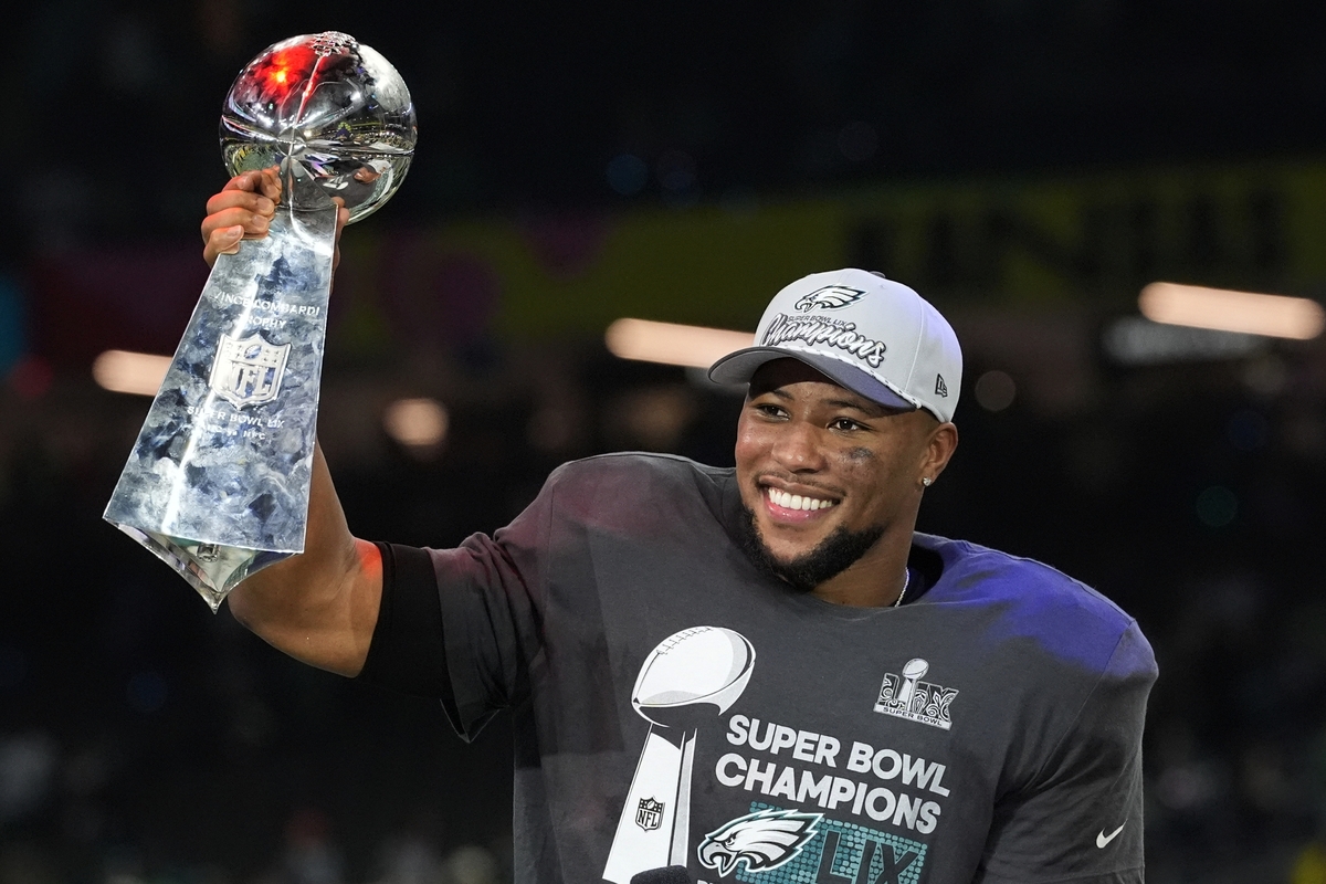 Super Bowl, trionfa Philadelphia contro i Chiefs di Trump. Pronostici ribaltati, sfuma il tris Super Bowl, trionfa Philadelphia contro i Chiefs di Trump. Pronostici ribaltati, sfuma il tris