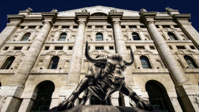 Borsa, Europa positiva tra guerra dei dazi e Ucraina. A Piazza Affari male i titoli bancari