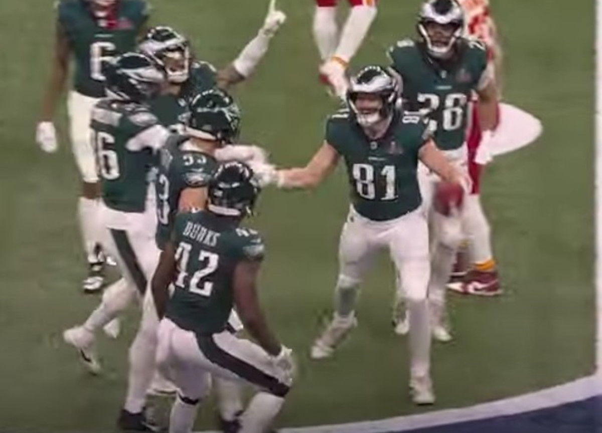 Super Bowl, trionfa Philadelphia contro i Chiefs di Trump. Pronostici ribaltati, sfuma il tris Super Bowl, trionfa Philadelphia contro i Chiefs di Trump. Pronostici ribaltati, sfuma il tris