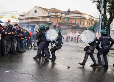 “Giù le mani dai poliziotti è un’aggressione allo Stato”. Rabbia del sindacato