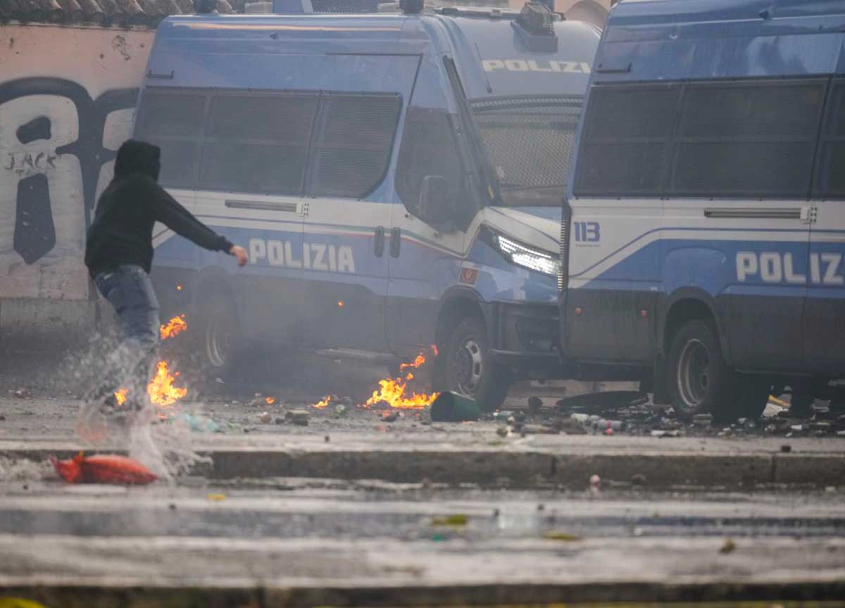 “Giù le mani dai poliziotti è un’aggressione allo Stato”. Rabbia del sindacato “Giù le mani dai poliziotti è un’aggressione allo Stato”. Rabbia del sindacato